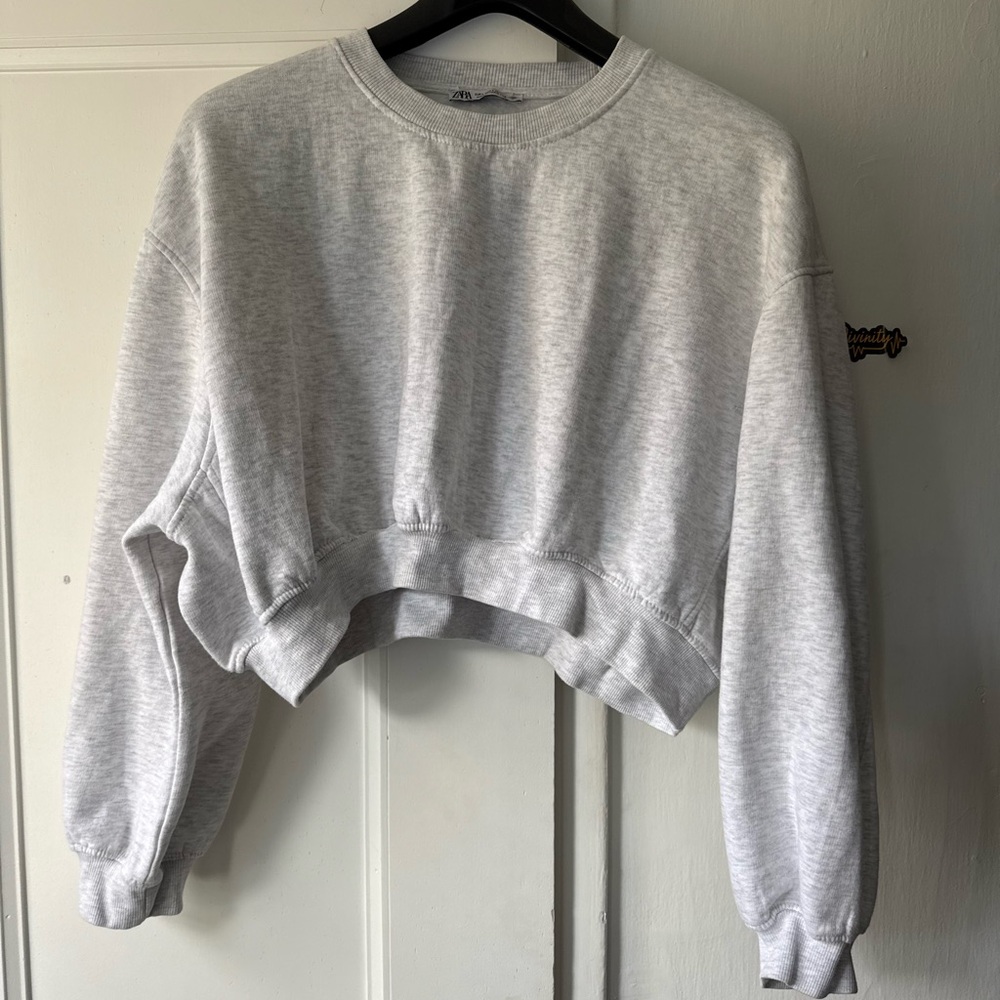 Zara Light Gray Cropped Crew Neck Sweater